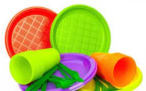 <p>Per MOCA in plastica s’intendono tutti gli oggetti di materia plastica destinati a venire a contatto con i prodotti alimentari.</p>

<p>Dal 23 settembre 2022 non potranno più essere immessi nel mercato i MOCA in plastica non conformi al nuovo regolamento UE <strong>n.2020/1245</strong>, che modifica e rettifica gli allegati I, II, IV e V del regolamento (UE) n.10/2011.</p>

<p>I MOCA conformi al regolamento UE nella versione antecedente al nuovo emendamento possono rimanere sul mercato fino ad esaurimento scorte.</p>
